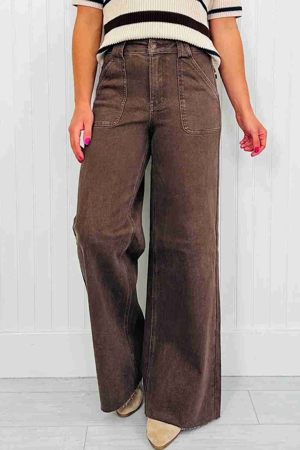 Jean femme marron rétro délavé, coupe loose, poches plaquées devant.