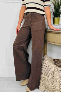 Jean femme marron rétro délavé, jambe ample, poches plaquées sur le devant.