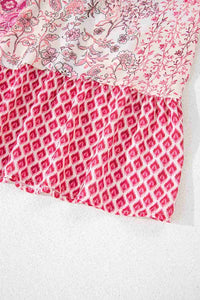 Ourlet évasé de la jupe longue bohème, motifs rouge et blanc, coupe fluide