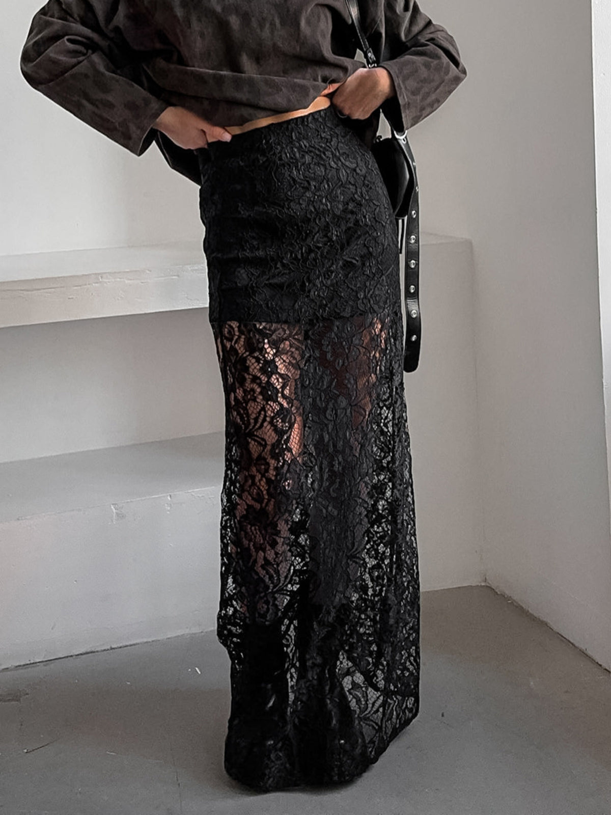 Jupe longue en dentelle noire pour femme – vue 5
