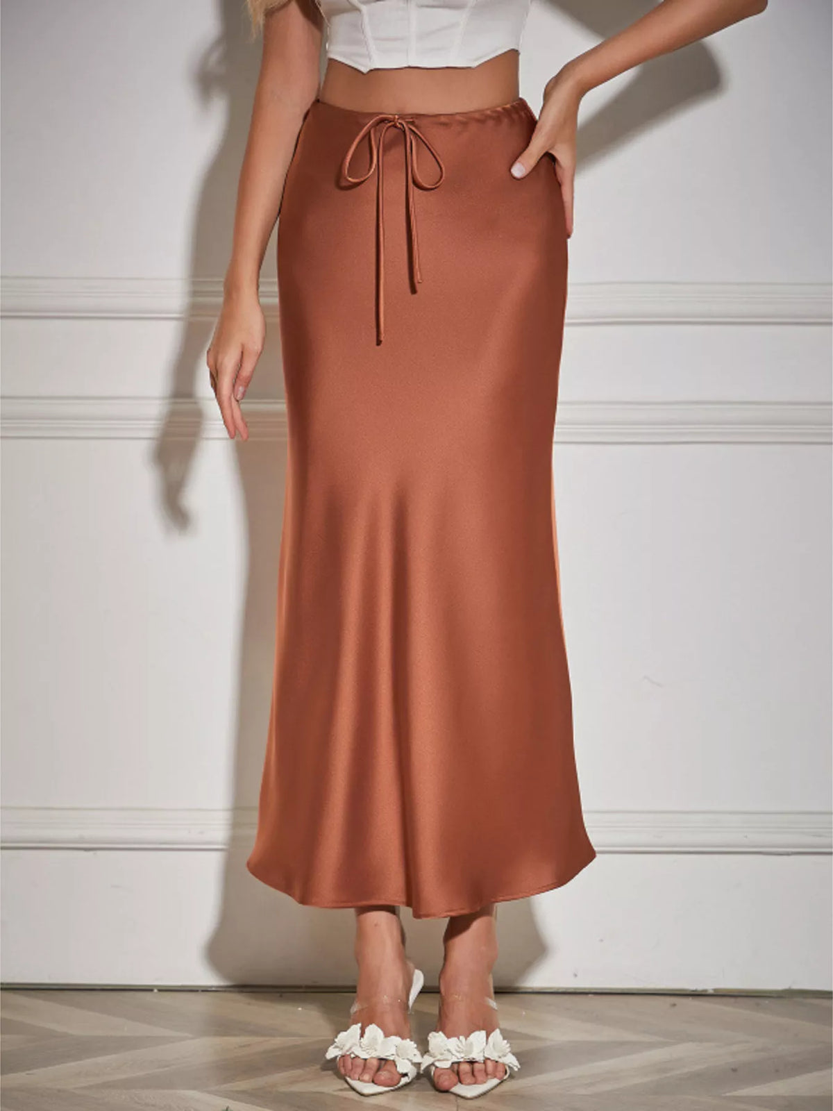 Jupe midi satinée à cordon de serrage marron pour femme – vue 1