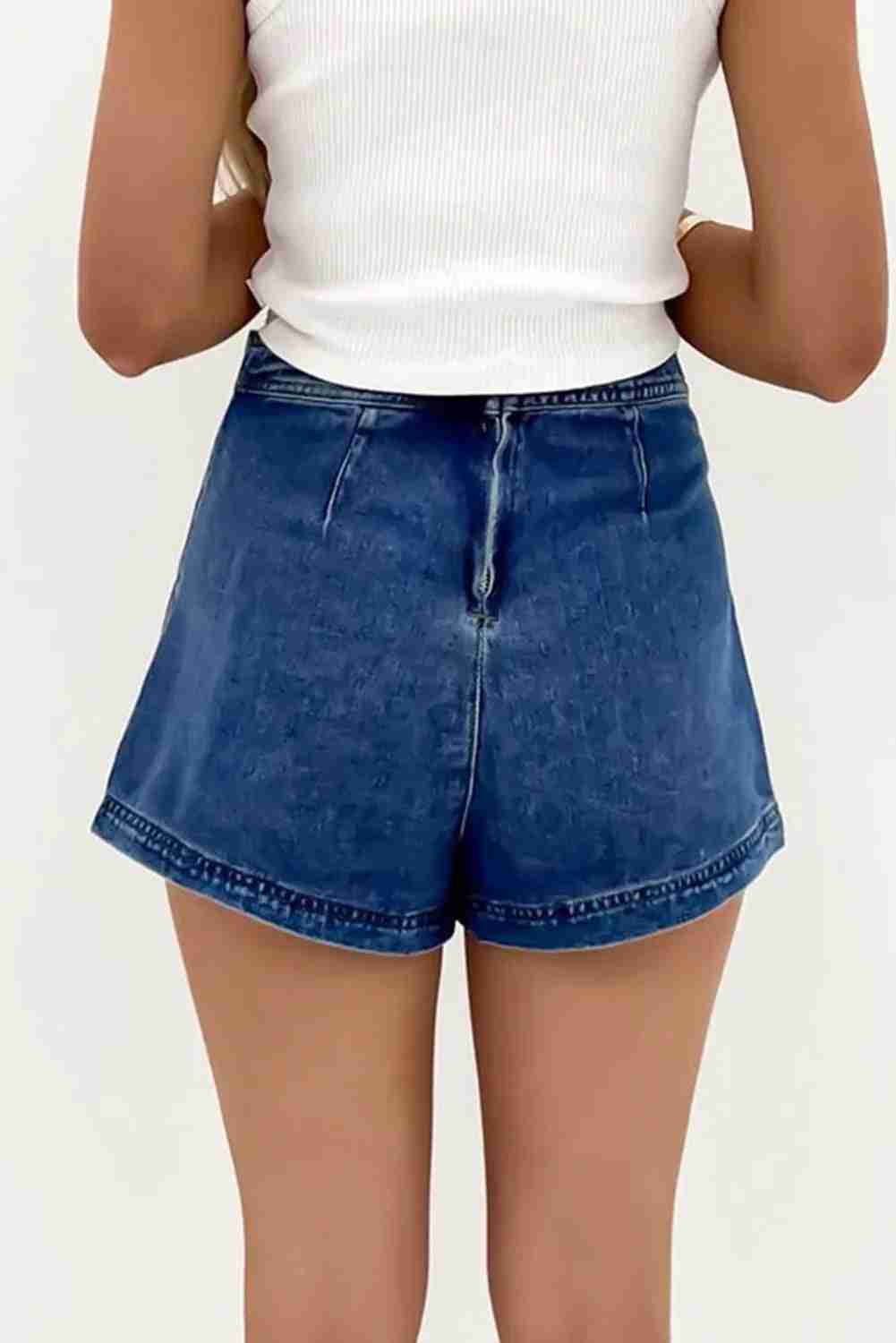 Jupe-short en jean bleu 2-en-1, empiècement enroulé sur le devant, taille haute