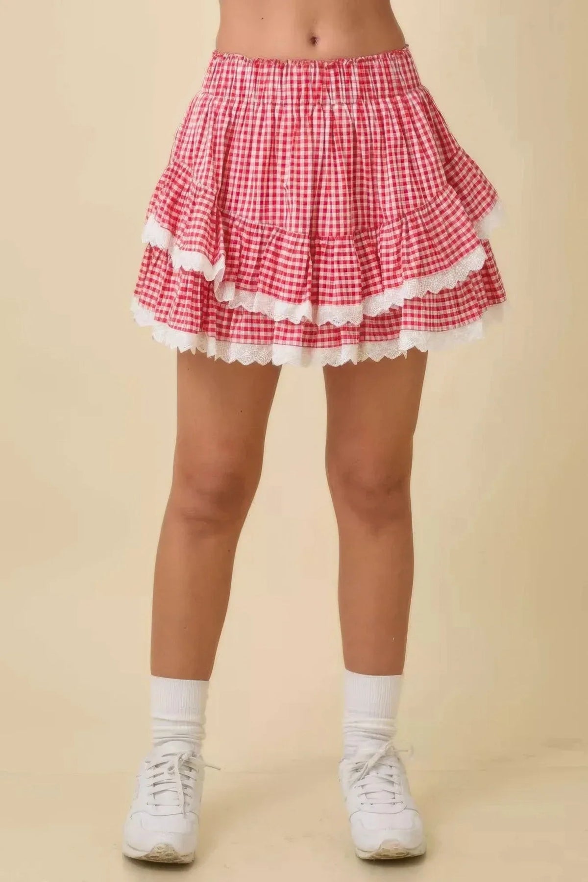 Jupe-short vichy rouge et blanc à volants, taille élastique, ourlets dentelle