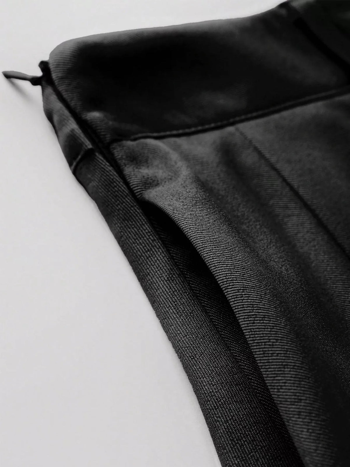 Mini jupe plissée à zip noire pour femme – vue 5