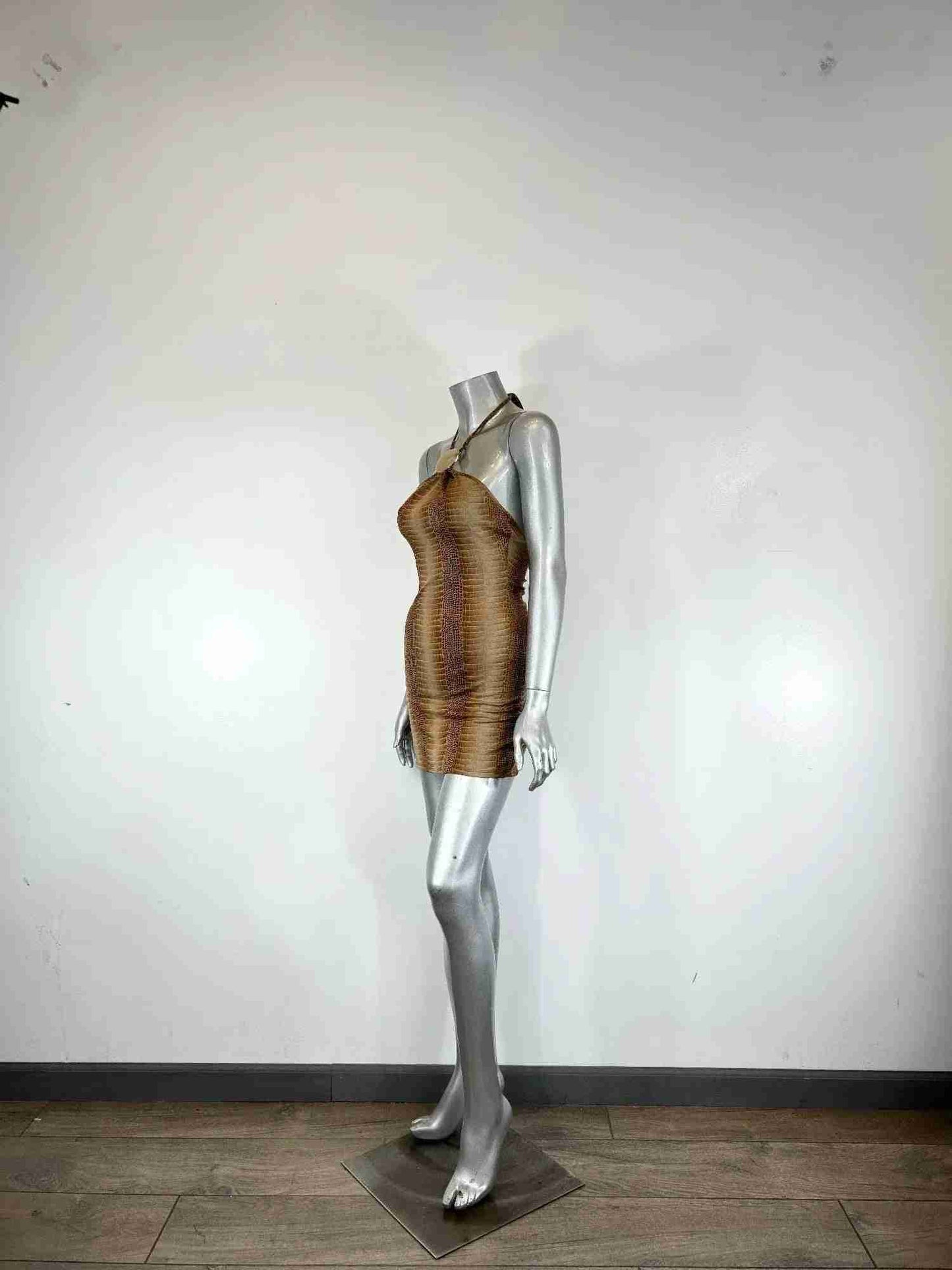 Mini Robe Python Col Montant – Élégance Audacieuse Soirée Oléna-Fashion