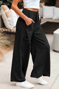 Pantalon cargo femme noir, taille élastique à cordon, grandes poches sur les côtés