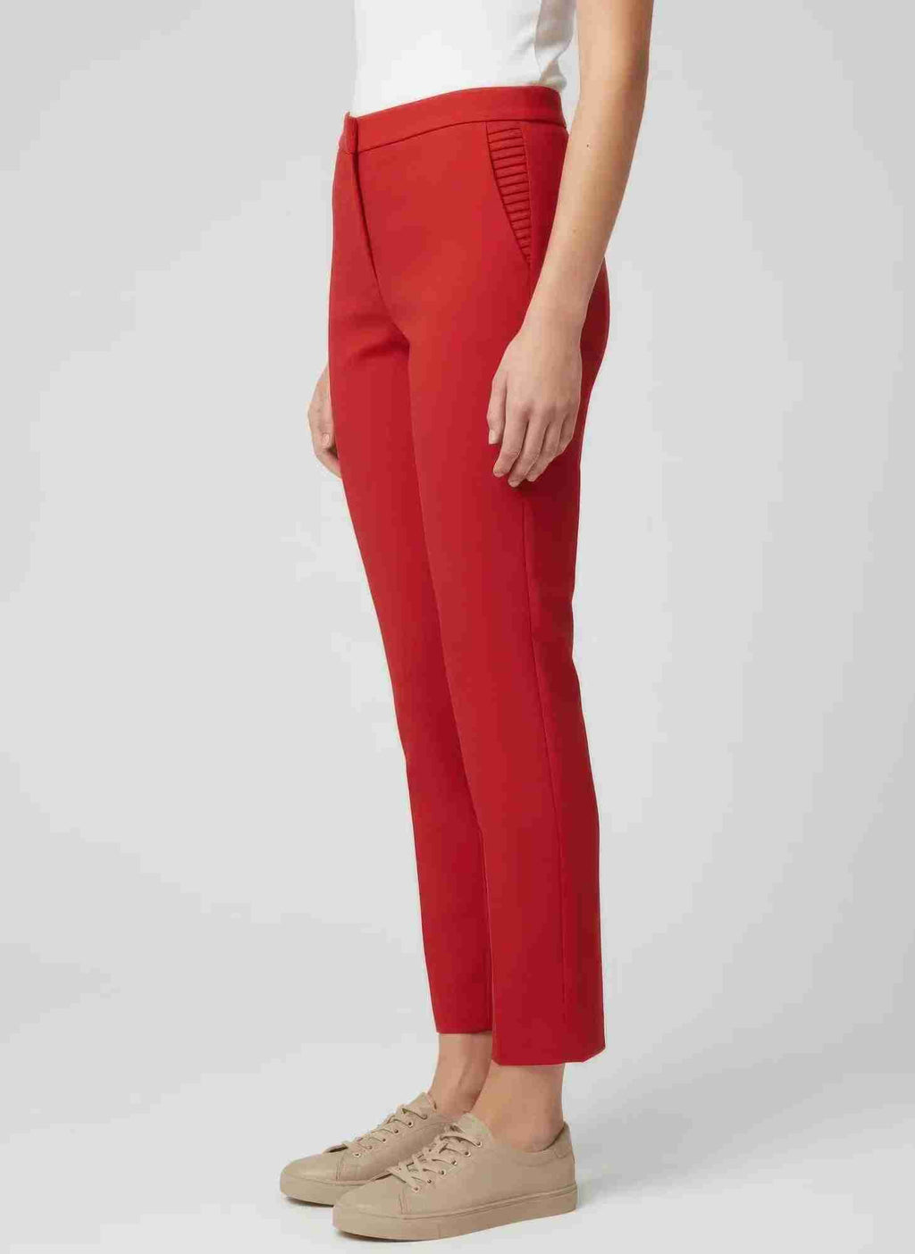 Pantalon slim femme rouge, taille haute et jambe droite jusqu’aux chevilles
