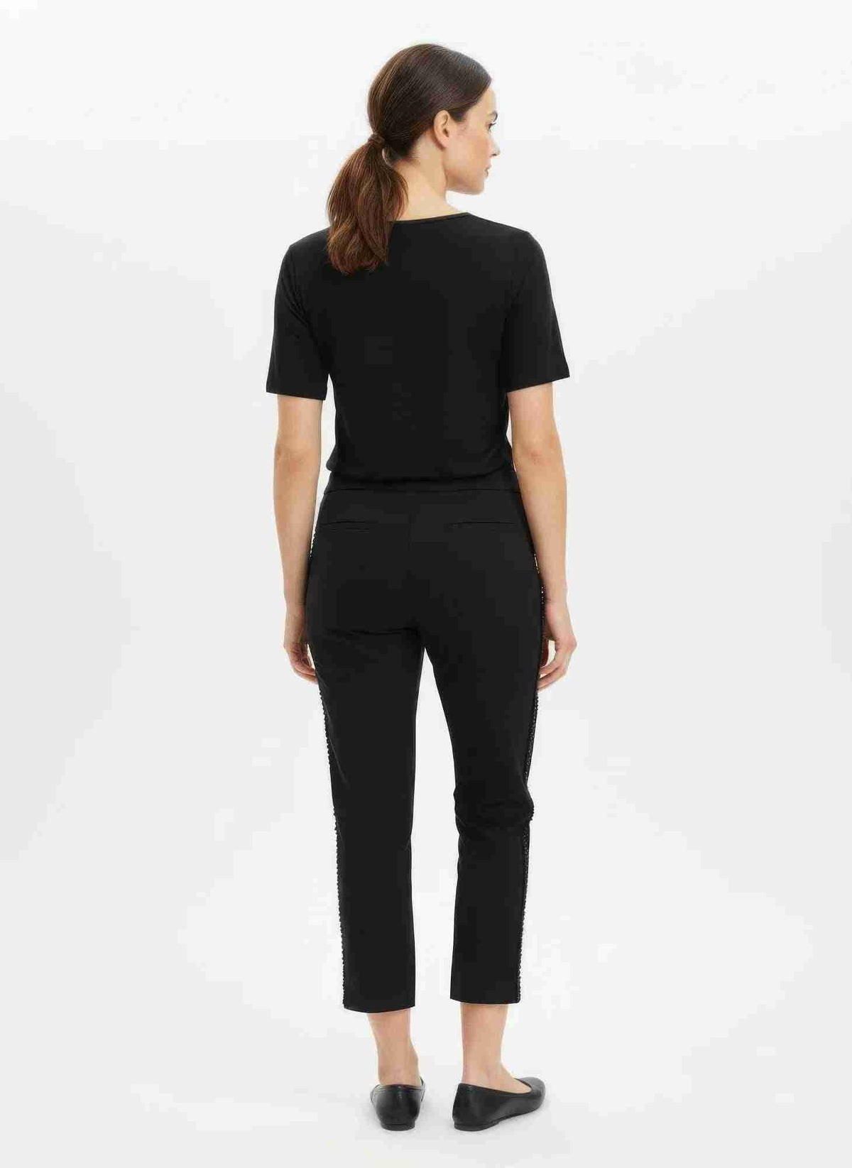 Pantalon slim femme noir, vue dos, longueur cheville, taille ajustée