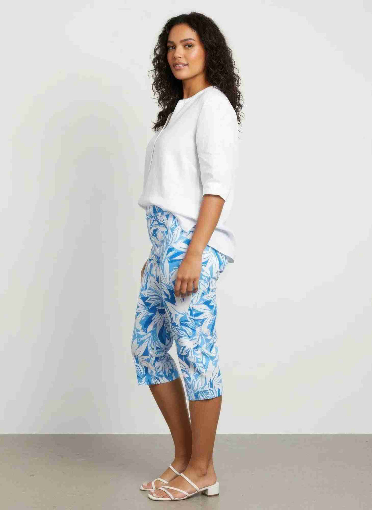Pantalon femme court imprimé feuilles bleu, taille élastique, coupe capri