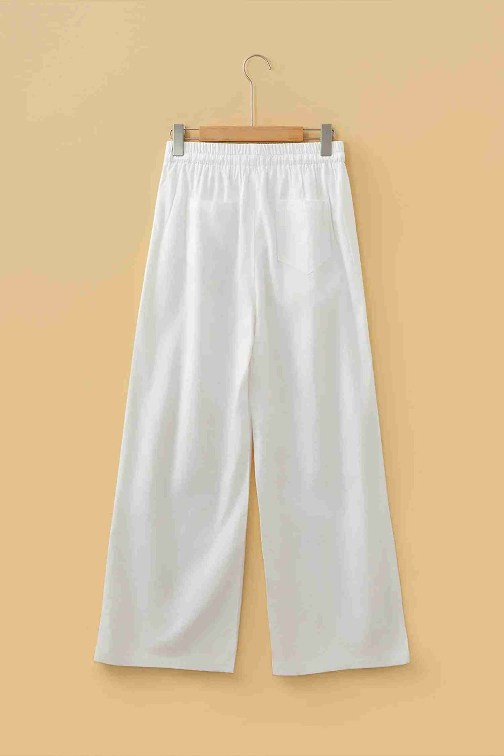 Pantalon large femme écru, ceinture élastique et poches discrètes au dos