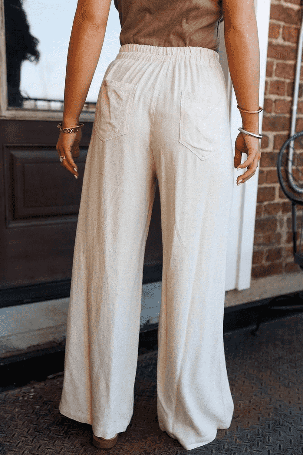 Pantalon large femme écru à taille élastique, poches latérales et plis au devant