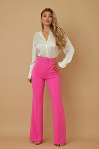 Pantalon taille haute fuchsia, coupe évasée, ceinture à boucle carrée