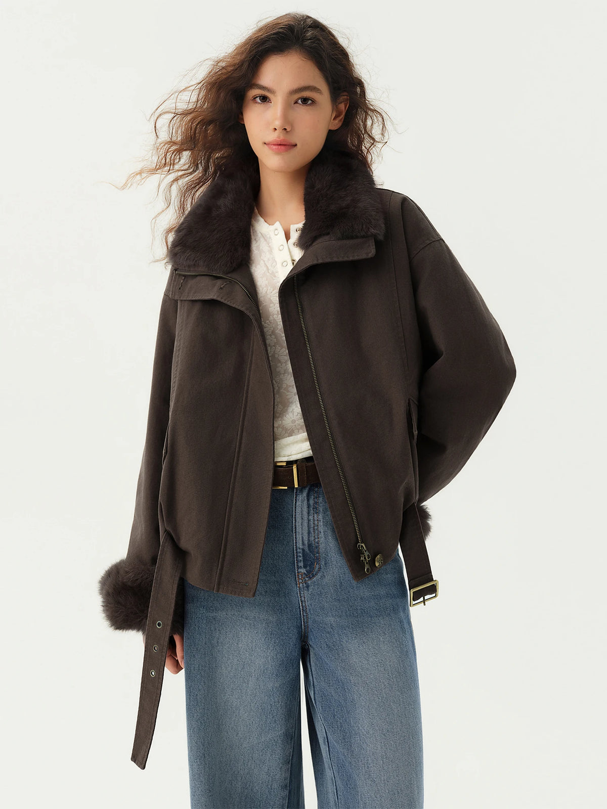 Parka courte marron pour femme, col en fourrure – vue 2