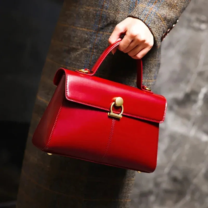 Petit sac carré rouge rigide pour femme – vue 4