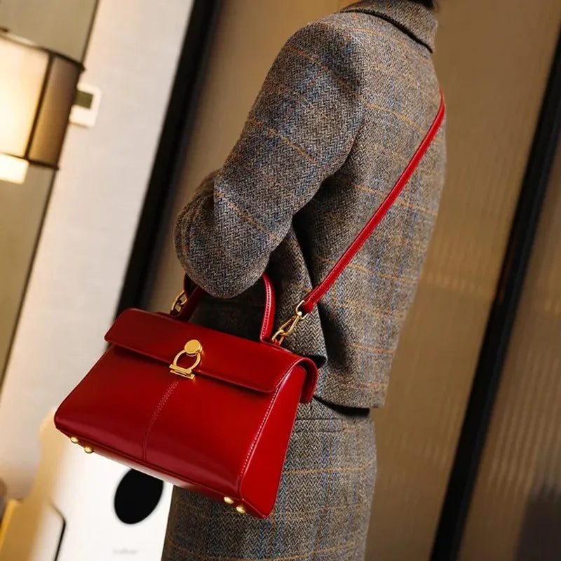 Petit sac carré rouge rigide pour femme – vue 6
