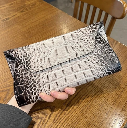 Pochette enveloppe motif crocodile en cuir pour femme – vue 12