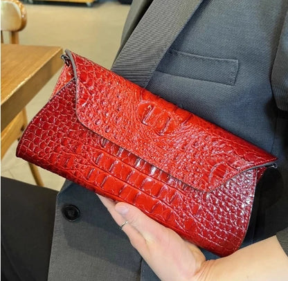 Pochette enveloppe motif crocodile en cuir pour femme – vue 13