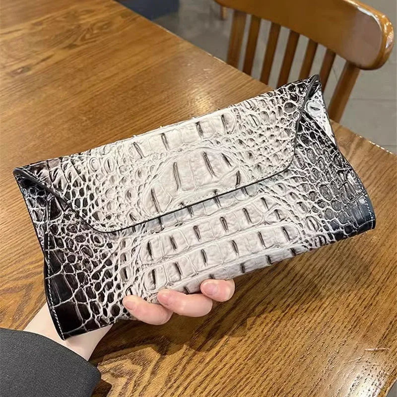 Pochette enveloppe motif crocodile en cuir pour femme – vue 2