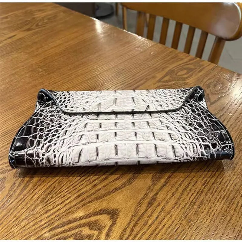 Pochette enveloppe motif crocodile en cuir pour femme – vue 4