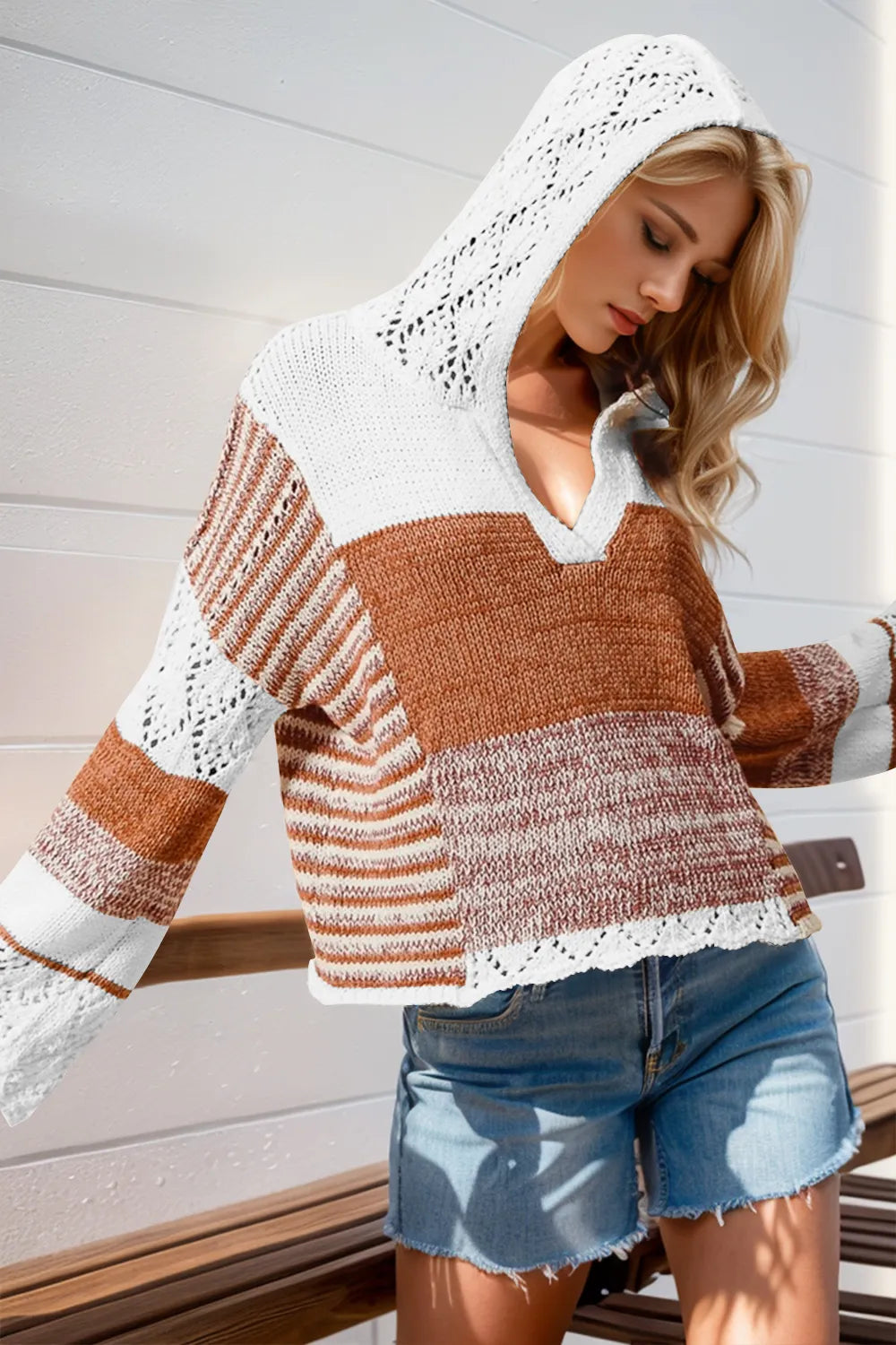 Pull à capuche femme ajouré camel à manches longues – vue 3
