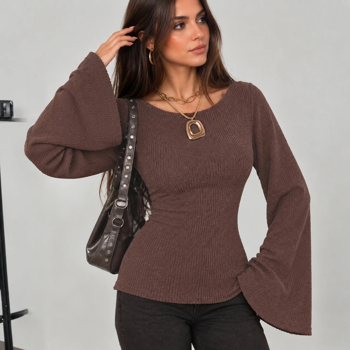 Pull col bateau en maille côtelée à manches évasées pour femme – vue 4