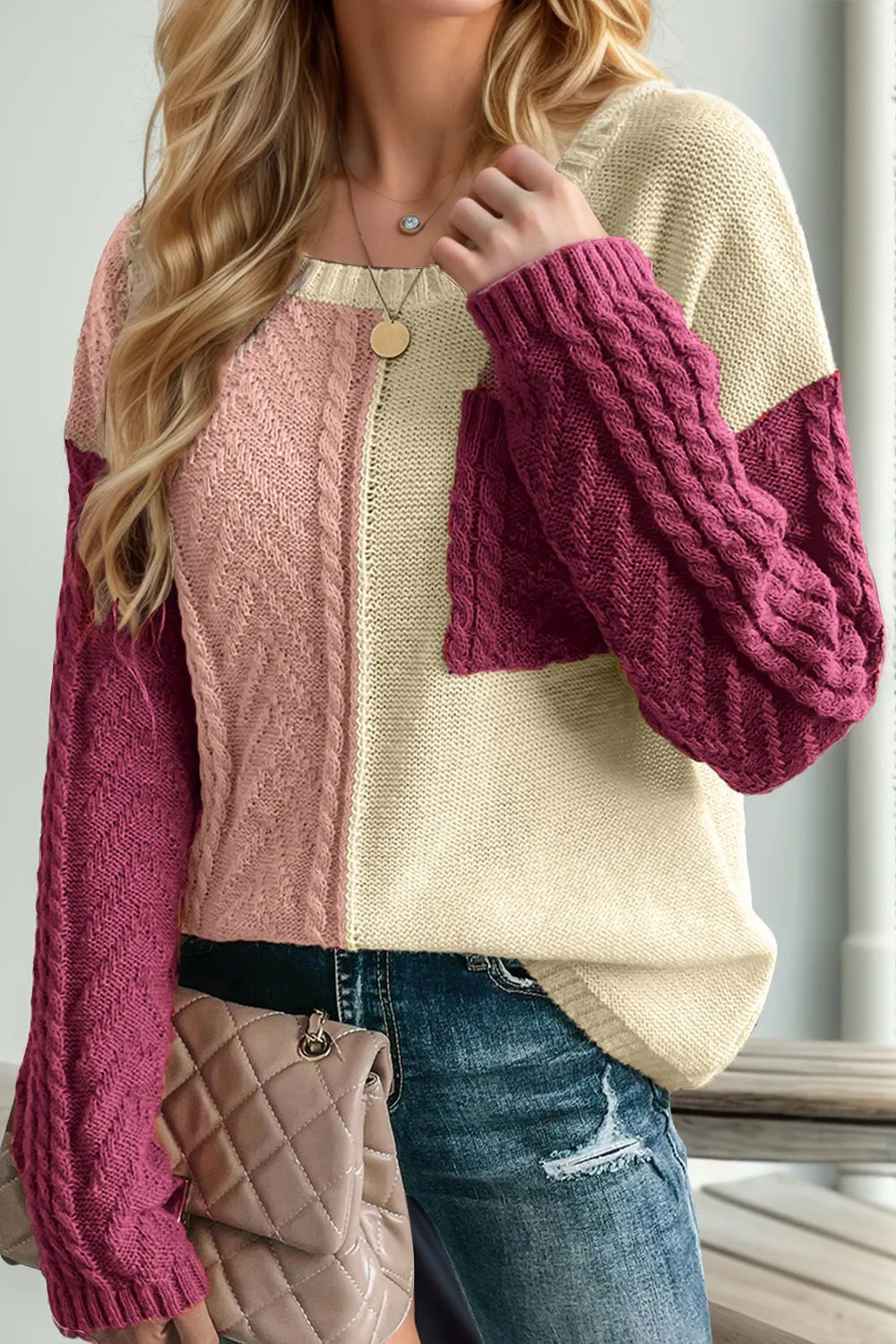 Pull femme à blocs de couleurs, torsades et épaules tombantes – vue 1