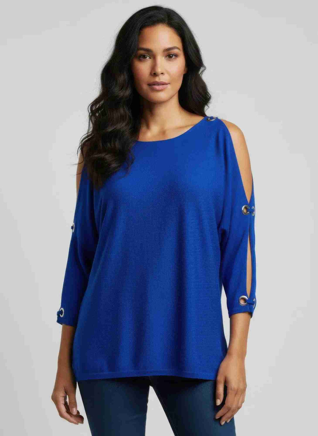 Pull femme bleu royal à col bateau, épaules ouvertes, manches 3/4, œillets