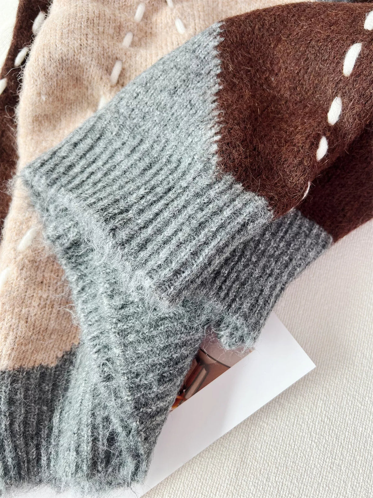 Pull femme ample à col en V et motif losanges – vue 20