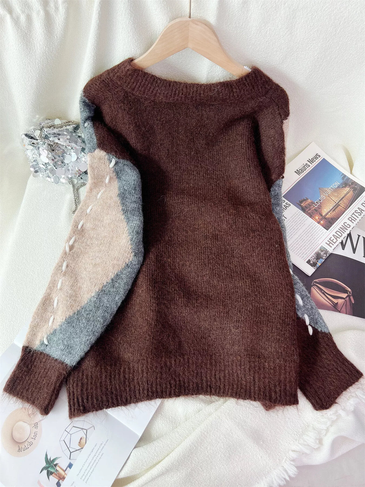 Pull femme ample à col en V et motif losanges – vue 6