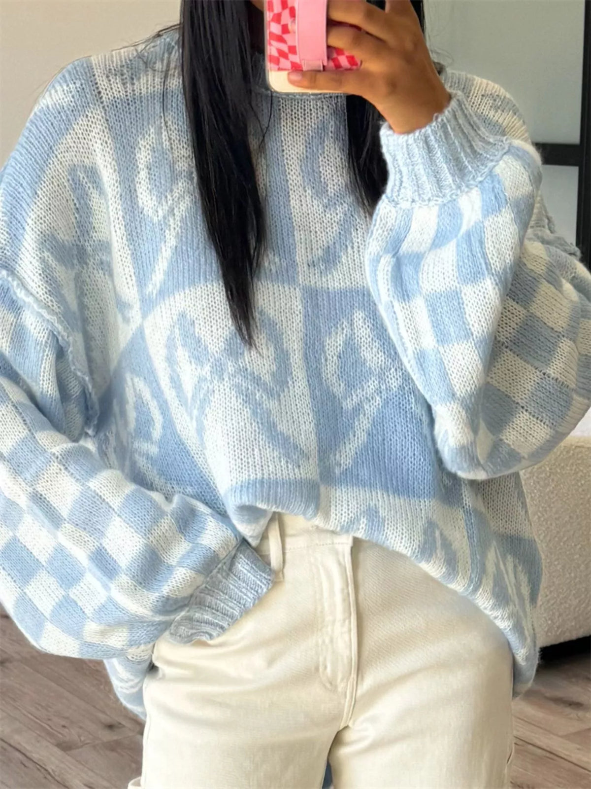 Pull femme à motif damier et nœuds bleu clair et blanc – vue 1