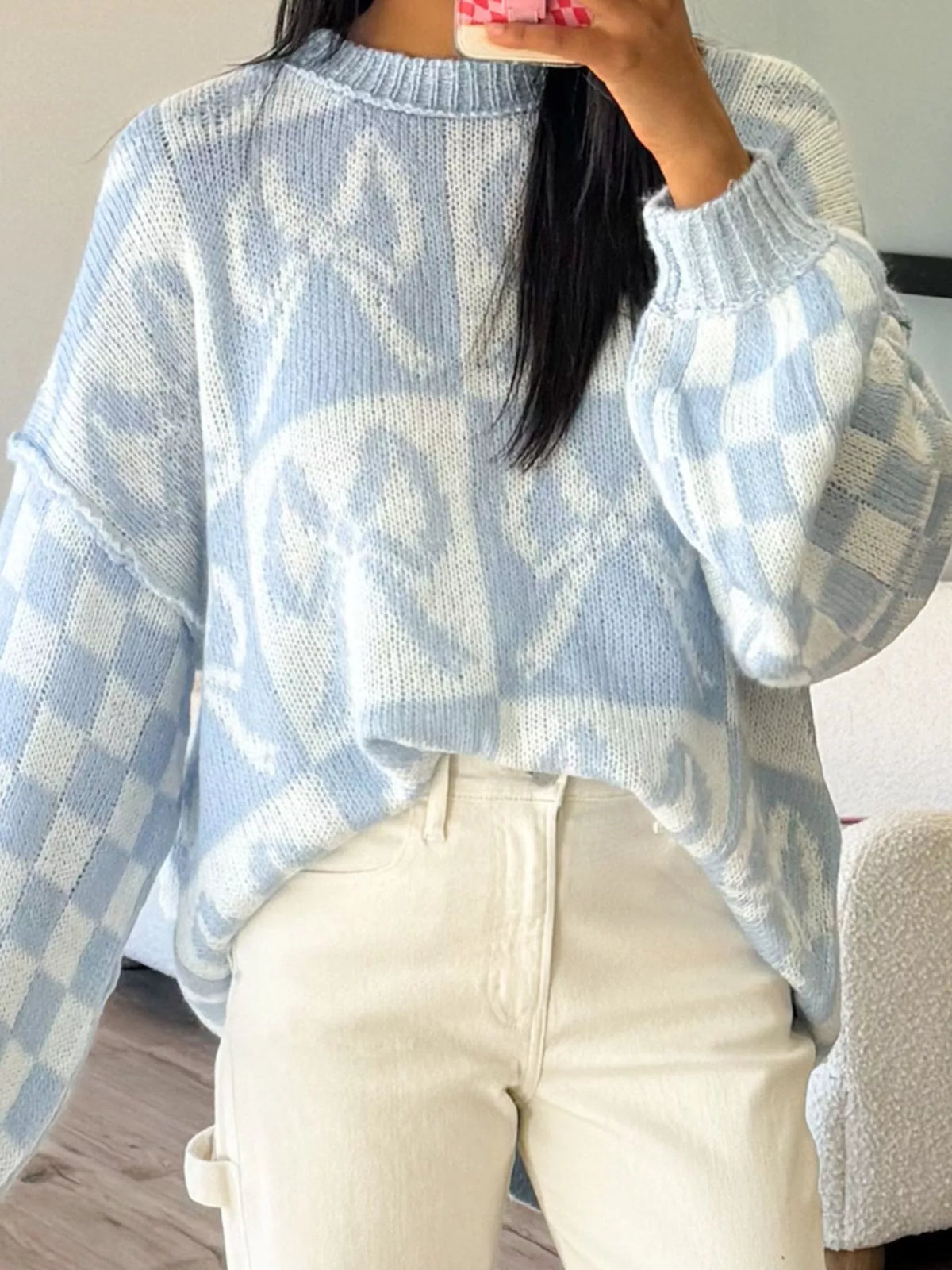 Pull femme à motif damier et nœuds bleu clair et blanc – vue 3