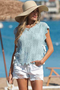 Pull femme en tricot pointelle vert menthe, manches courtes et bord festonné
