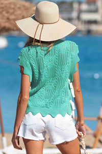 Pull tricot pointelle vert menthe, encolure ronde, manches courtes et bord festonné