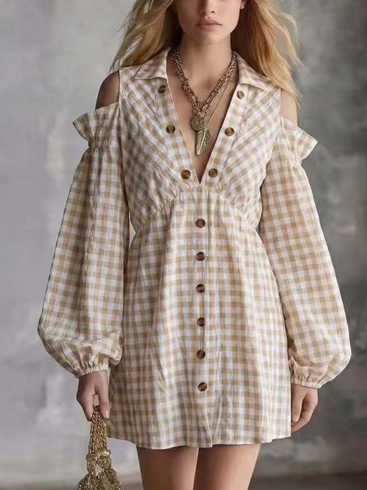 Robe courte vichy à épaules dénudées pour femme – vue 1