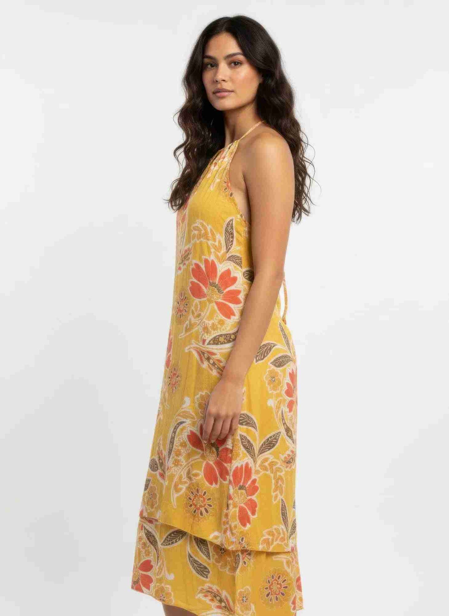 Robe Florale Sans Manches Ourlet Asymétrique Volants Détail Collier Femme – Blanc & Moutarde by CCWHOLESALECLOTHING