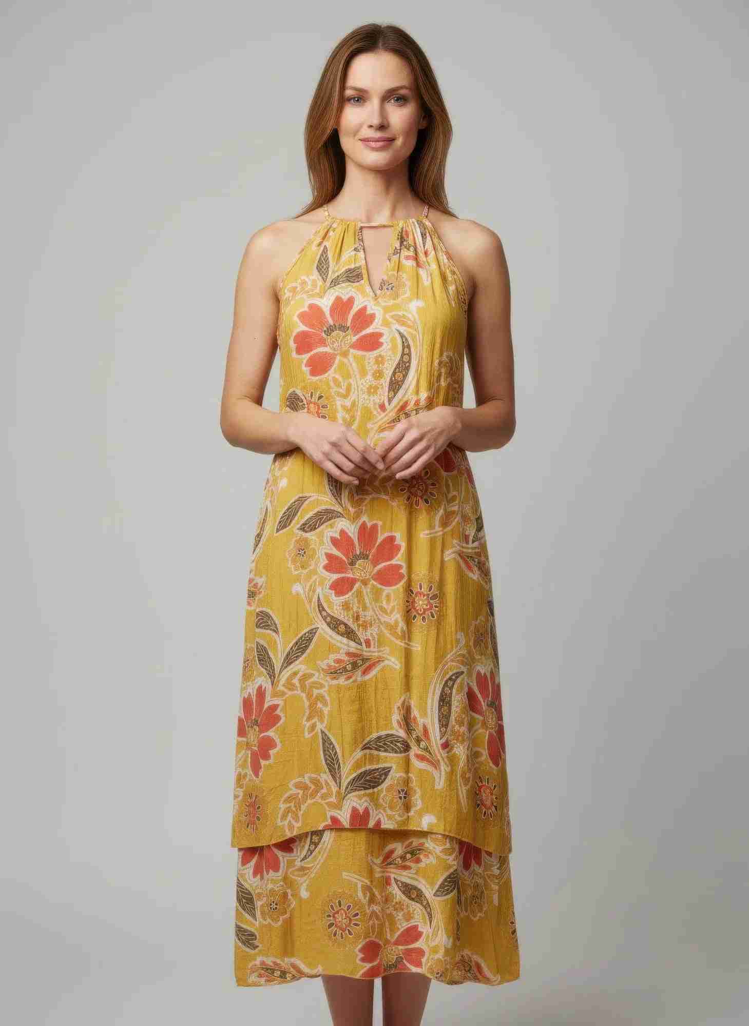 Robe sans manches moutarde à motif floral, ourlet asymétrique et col volant.