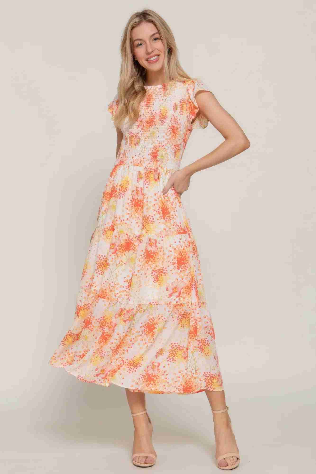 Robe florale smockée ivoire à manches à volants et motifs orangés