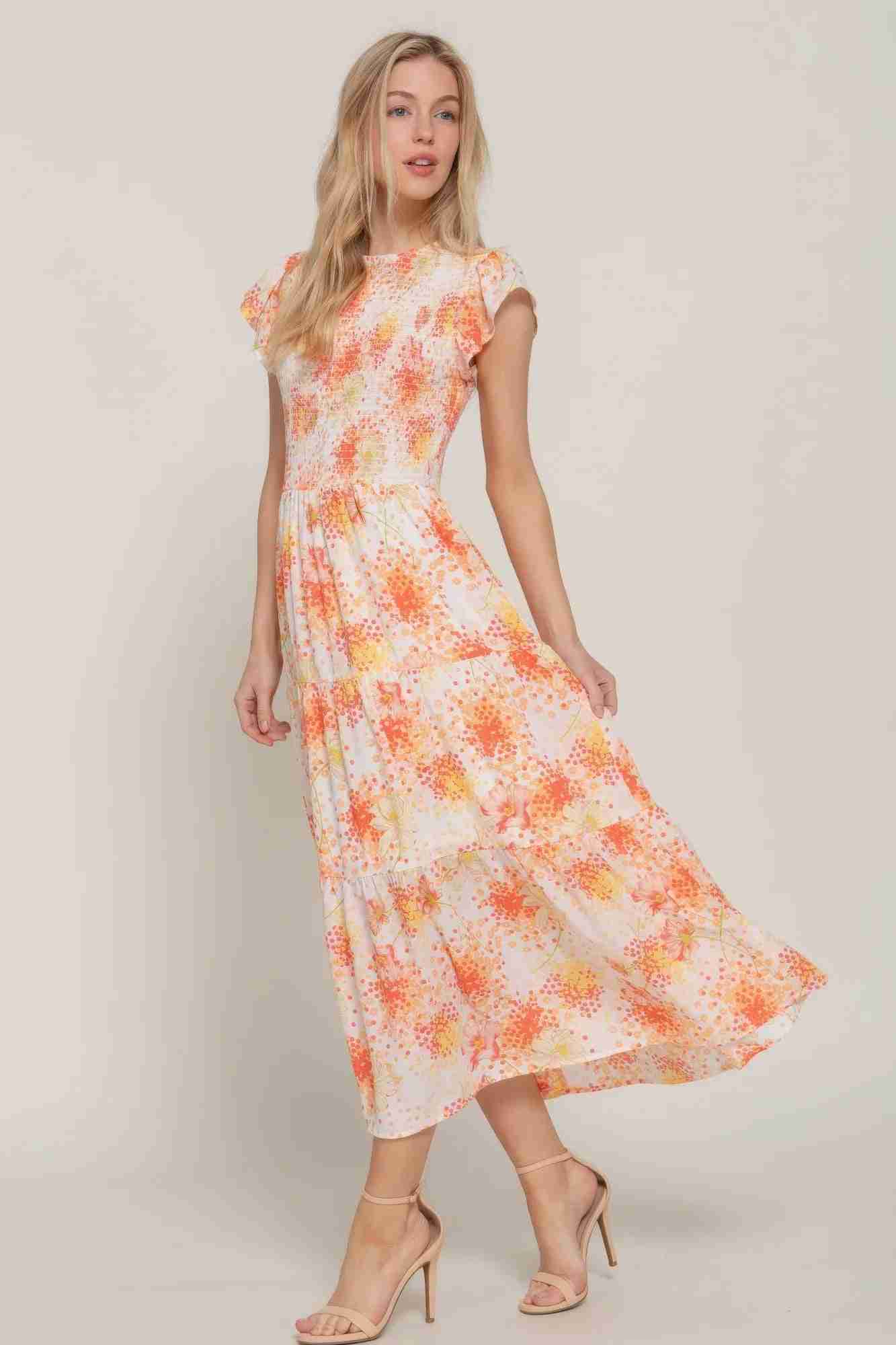 Robe florale smockée ivoire à manches à volants, coupe évasée
