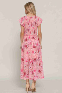 Robe florale smockée rose, dos avec empiècement froncé et volant d’épaule