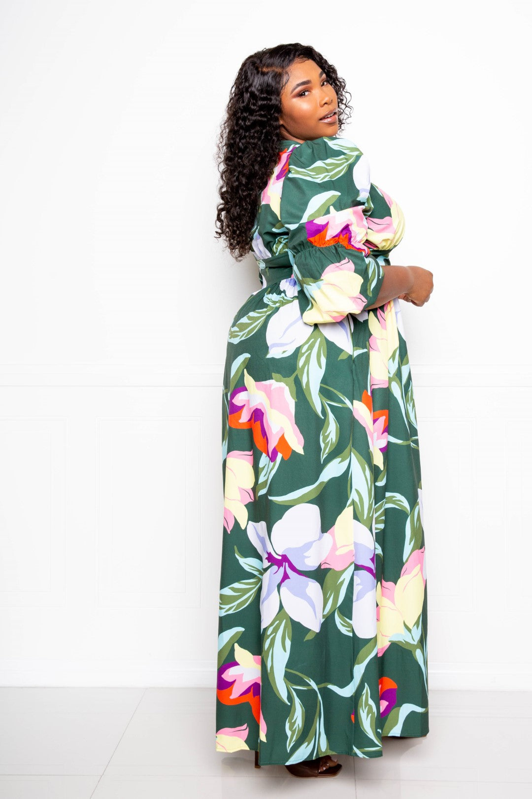 Robe grande taille à manches bouffantes et devant boutonné – vue 5