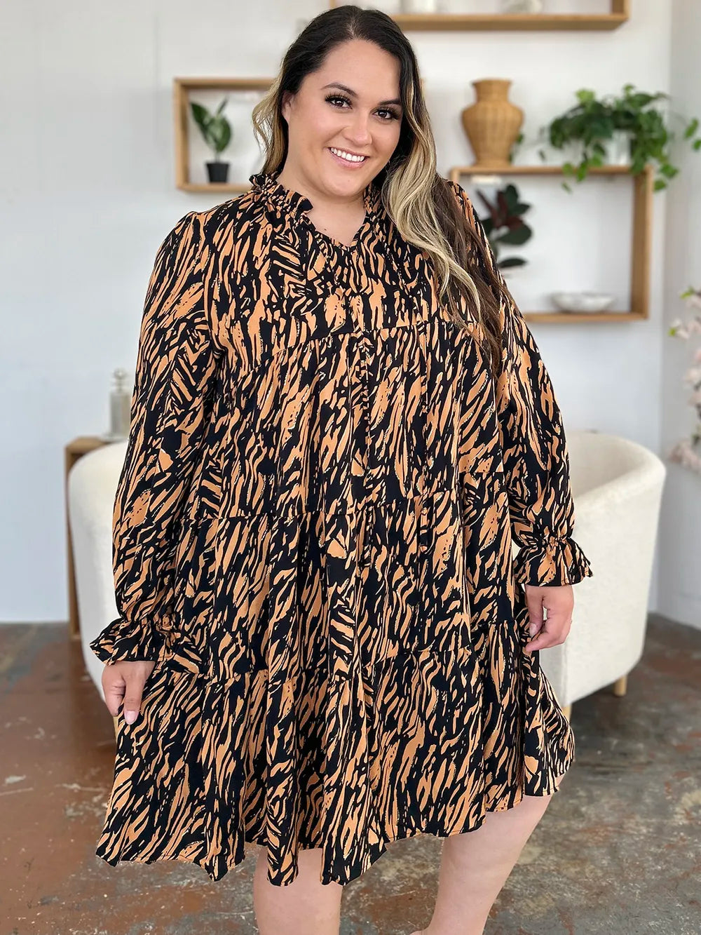 Robe grande taille à volants et manches longues caramel pour femme – vue 12