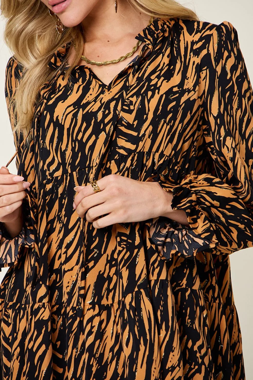 Robe grande taille à volants et manches longues caramel pour femme – vue 7
