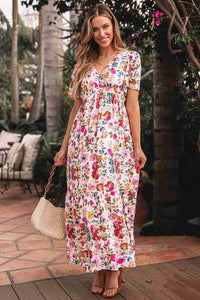 Robe longue fleurie manches courtes, encolure V, taille froncée, jupe ample