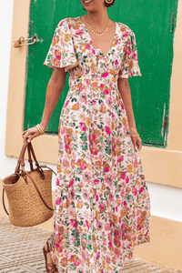 Robe longue fleurie col V, manches courtes évasées, taille froncée, jupe ample