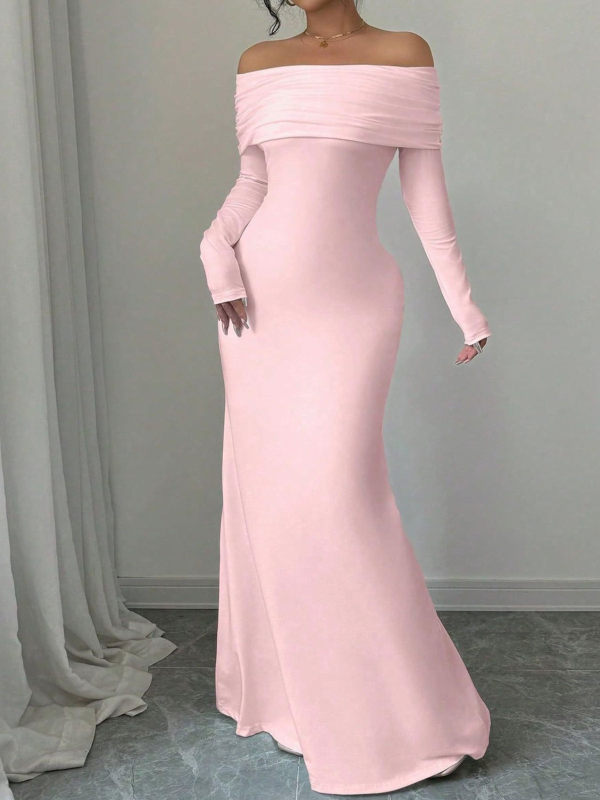 Robe longue moulante à épaules dénudées pour femme – vue 5