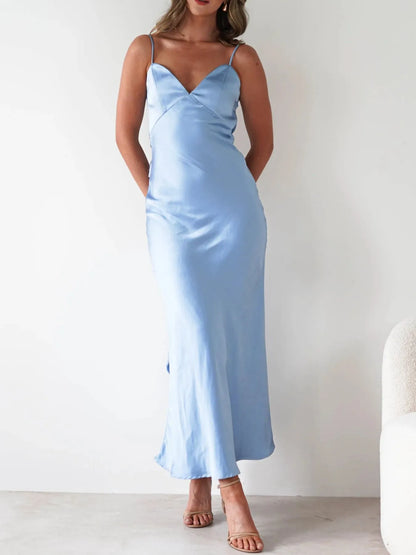 Robe longue en satin bleu ciel à dos nu et bretelles nouées – vue 1