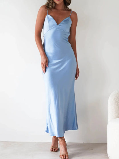 Robe longue en satin bleu ciel à dos nu, vue de face – vue 2
