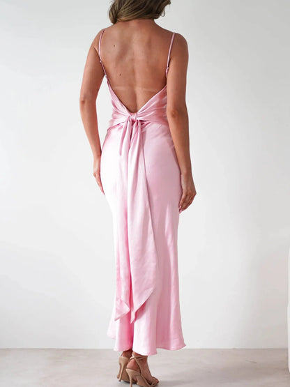 Robe longue en satin rose à dos nu, détail des bretelles nouées – vue 13