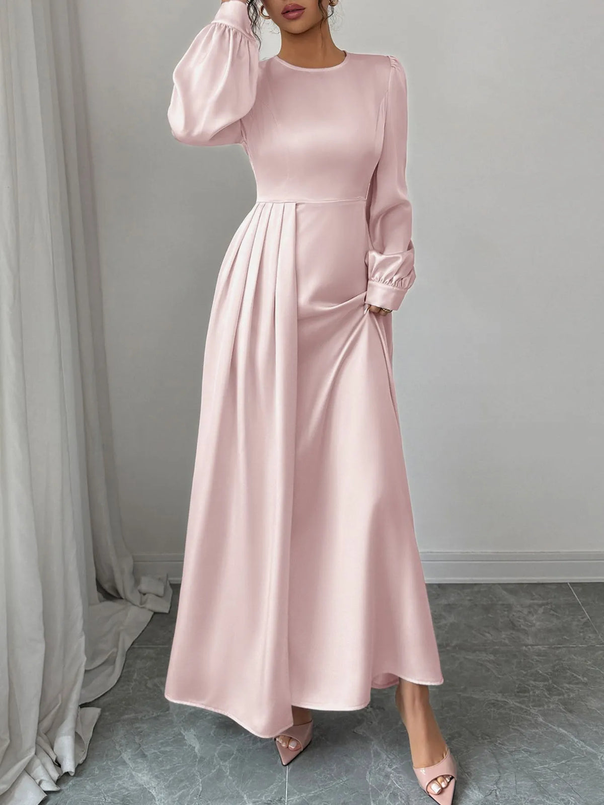 Robe longue en satin rose à manches longues et fente – vue 2