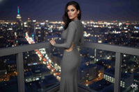 Robe maxi col montant grise, manches longues, détail chaîne au côté